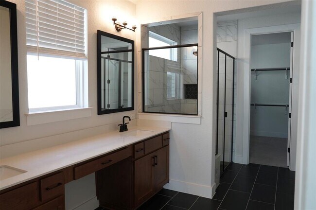 Building Photo - 3812 Mercer Rd