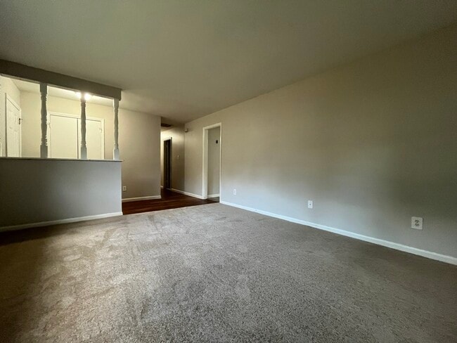 Building Photo - 526 Huntsmoor Dr
