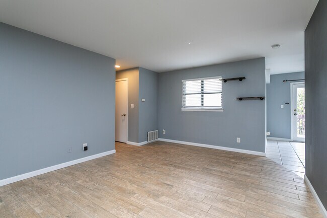 Building Photo - 2801 W Broadway