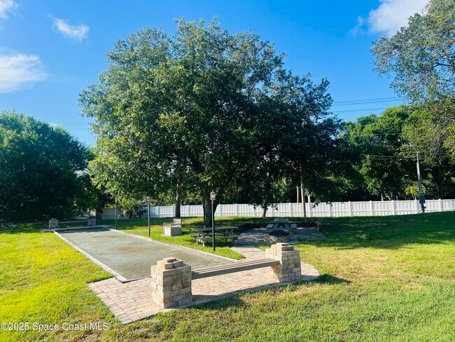 Building Photo - 1123 Breezy Way