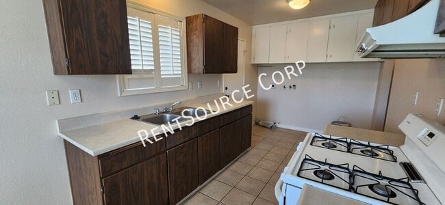 Building Photo - 42000 Blueflax Ave