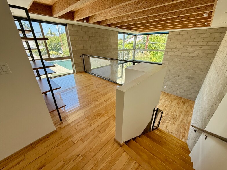 Upper Office Area - 530 N Larchmont Blvd