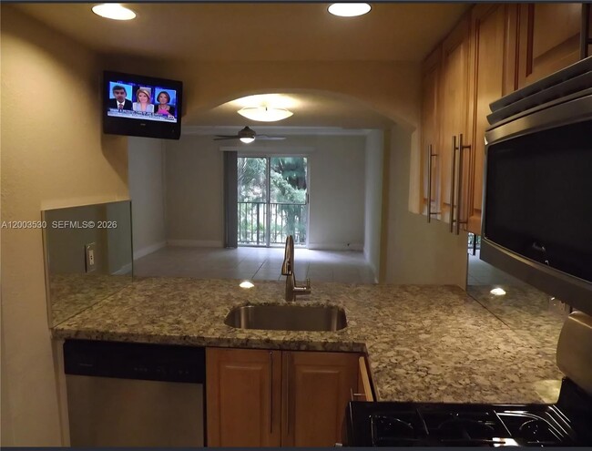 Building Photo - 6709 N Kendall Dr