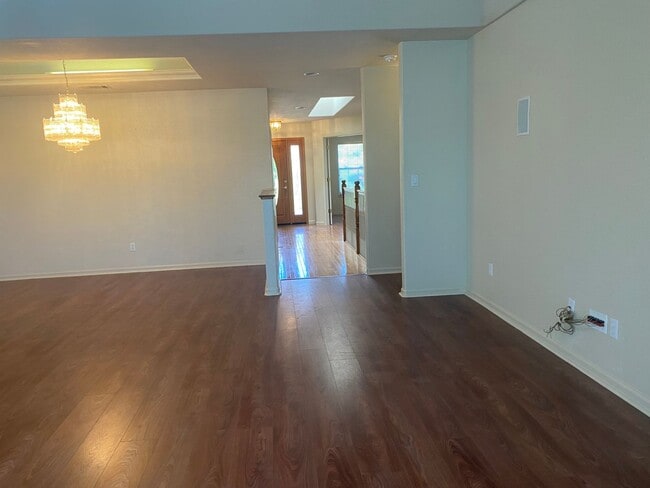 Building Photo - Beautiful Lakefront Home in the Vineyard! 55+ community