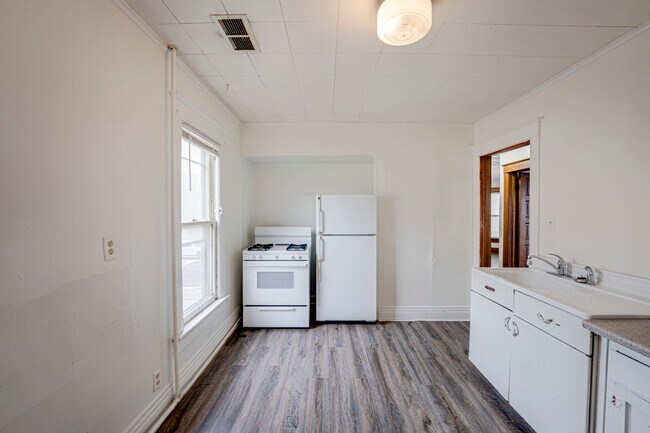 Building Photo - 706 McDonough St