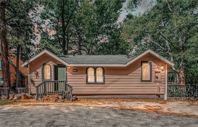 Building Photo - 590 Oak Knoll Cir