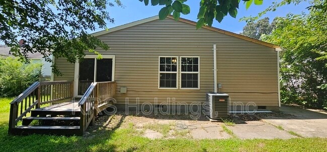 Building Photo - 15 Lucas Dr