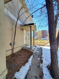 Building Photo - NICE, NEWER TOWNHOUSE!!! AVAILABLE NOW!!