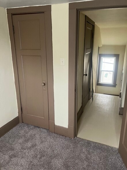 Building Photo - 1303 N Hawley Rd