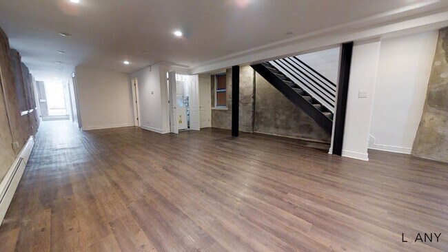 Building Photo - Luxury Six Bedroom Duplex! with 3 FULL Bat...