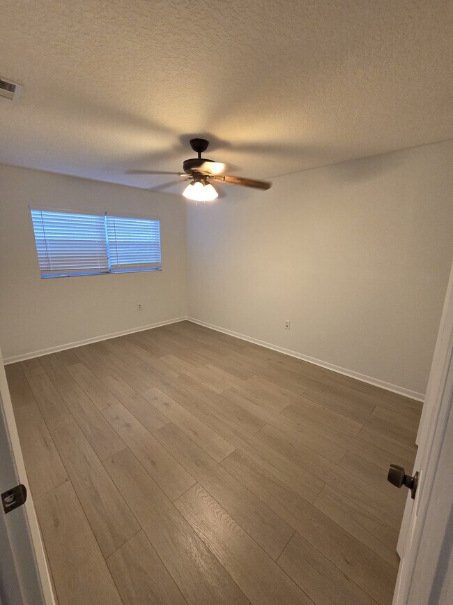 Building Photo - 606 Lakespur Ln