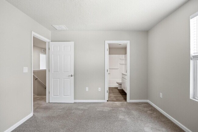 Building Photo - CENTRALLY LOCATED