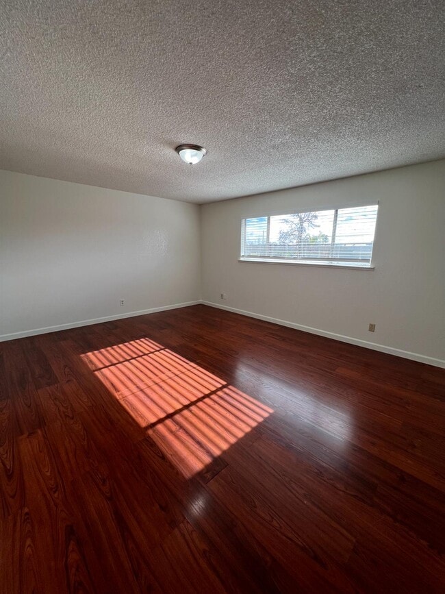 Building Photo - 3344 E Sierra Madre Ave