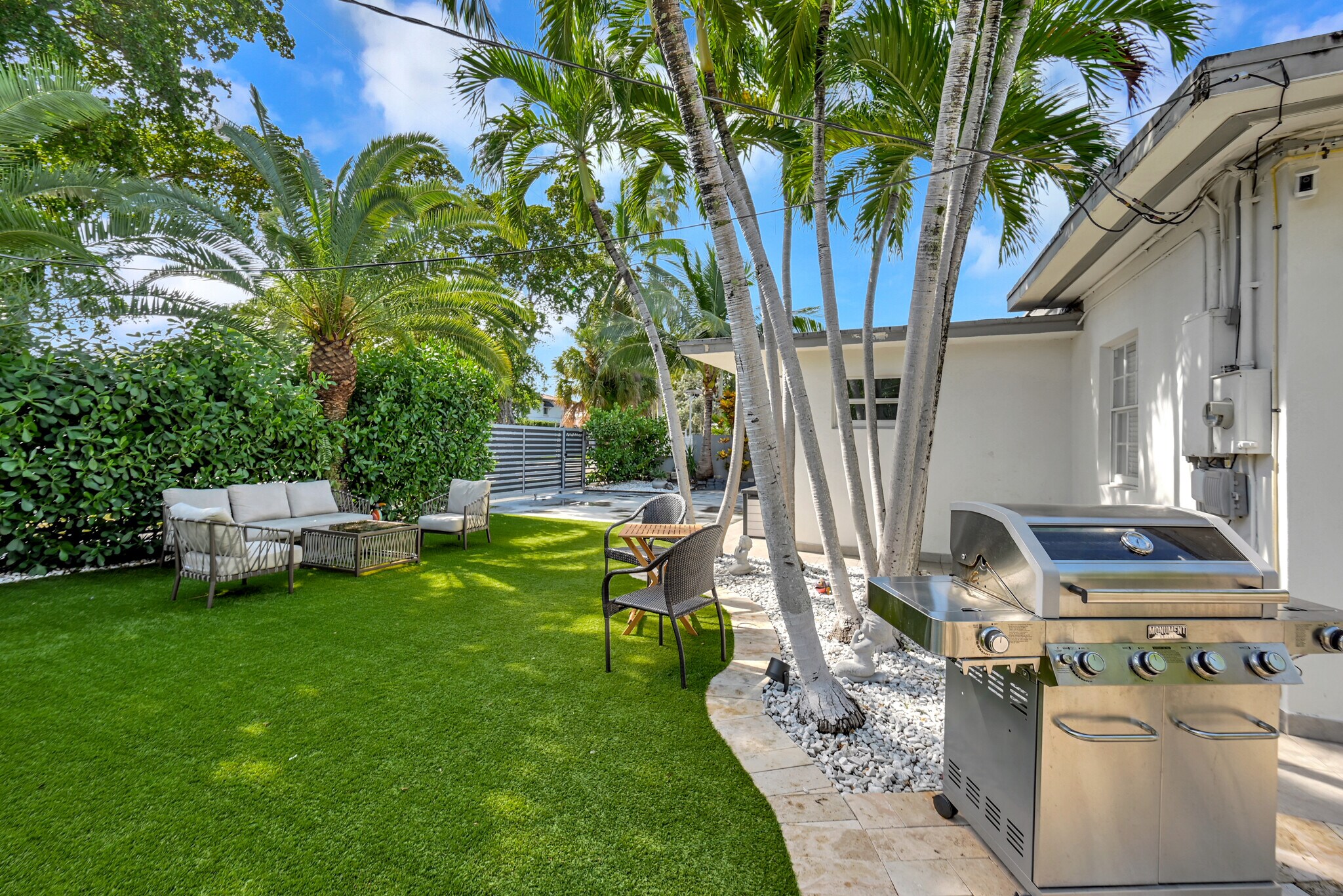 Building Photo - 1800 SW 5th Ave