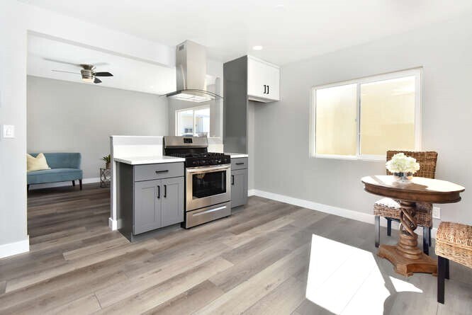 Kitchen opening appliances - 4621 W 170th St