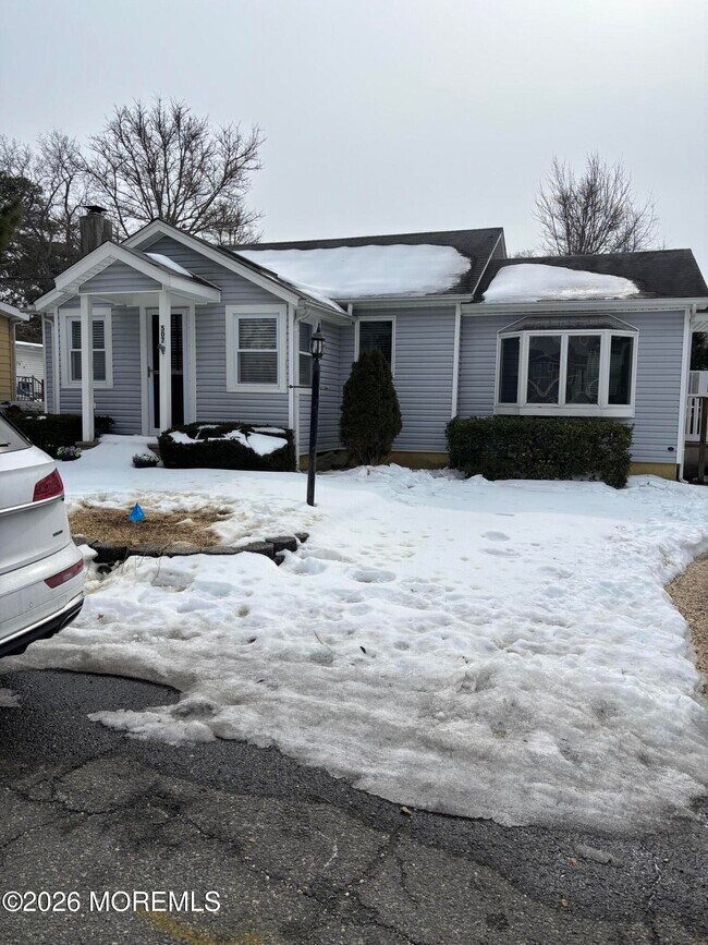 Building Photo - 507 Riverside Dr S