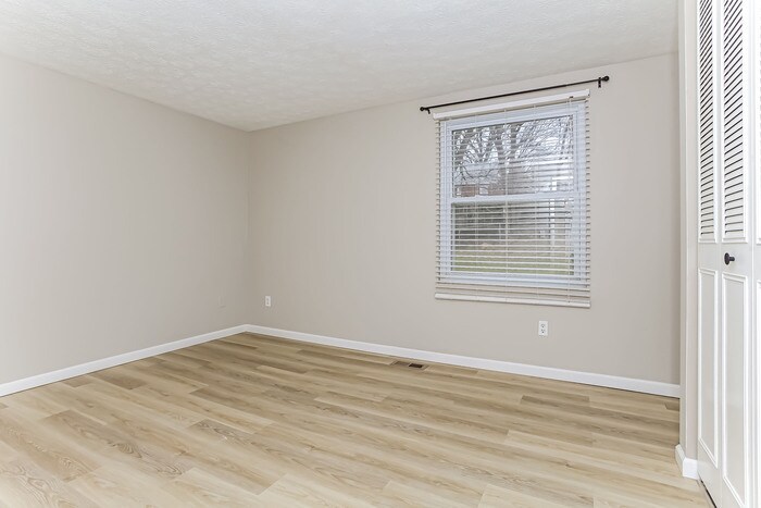 Building Photo - 5370 Casual Ct