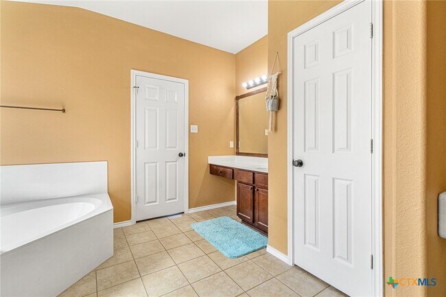 Building Photo - 5620 Birmingham Cir