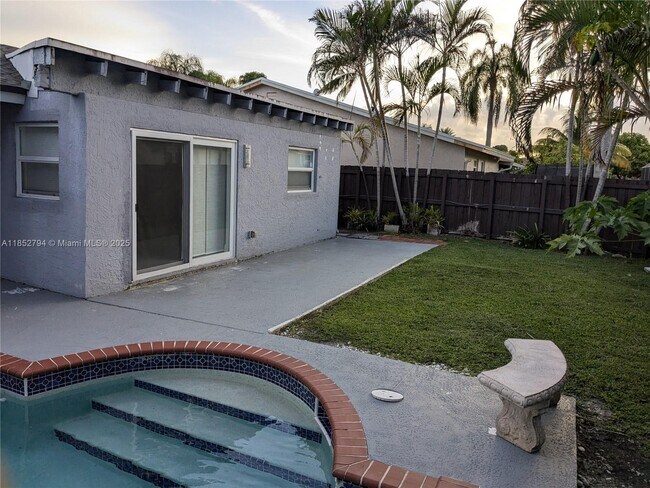 Building Photo - 16867 Royal Poinciana Dr