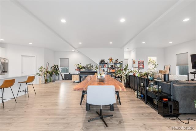 Building Photo - 1400 W Alaska Pl