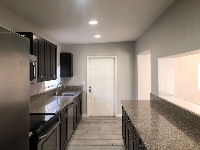 Building Photo - Beautiful, 3/2 Pool Home Available Now!