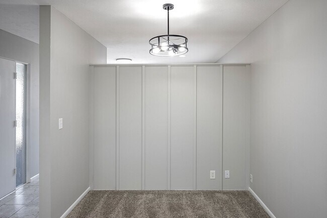 Building Photo - Spacious 3-Bedroom Apartment in Millard!