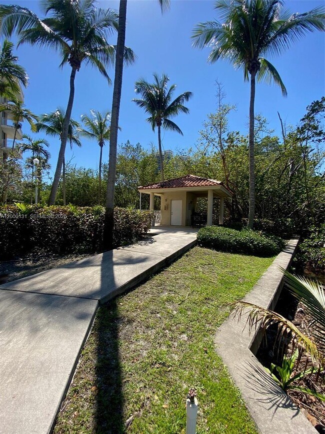 Building Photo - 16590 NE 26th Ave