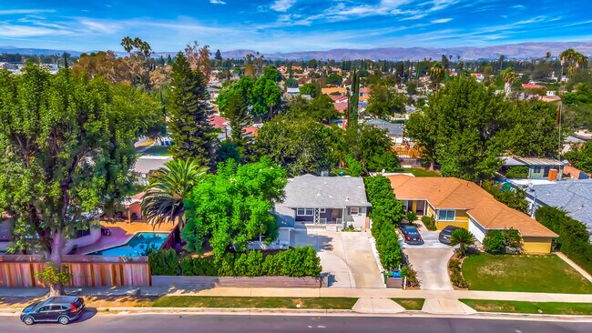 Building Photo - 7700 Oakdale Ave