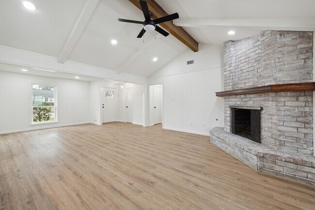 Building Photo - 9719 Springmont Dr