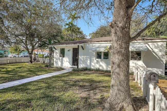 Building Photo - 5985 SW 41st St
