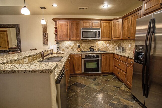 Building Photo - 2905 Mountaineer Cir