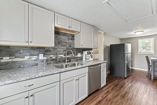 Building Photo - Furnished, short-term rental just blocks from KU Med available now!