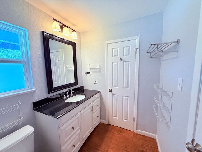 Building Photo - Beaver Trail (914)