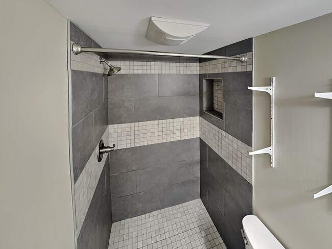 Building Photo - Lantern Square Apartments-B5