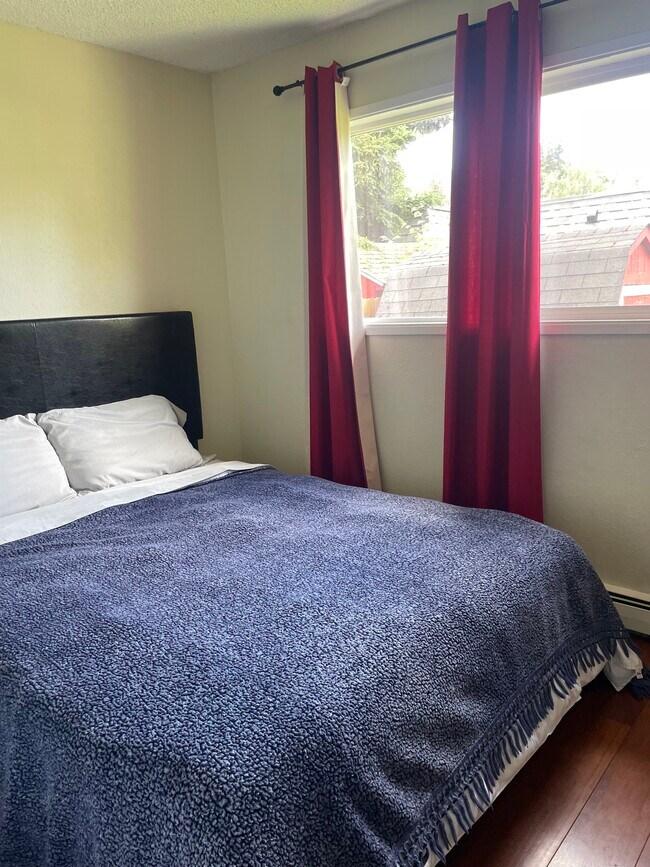 Building Photo - 1030 W 19th Ave