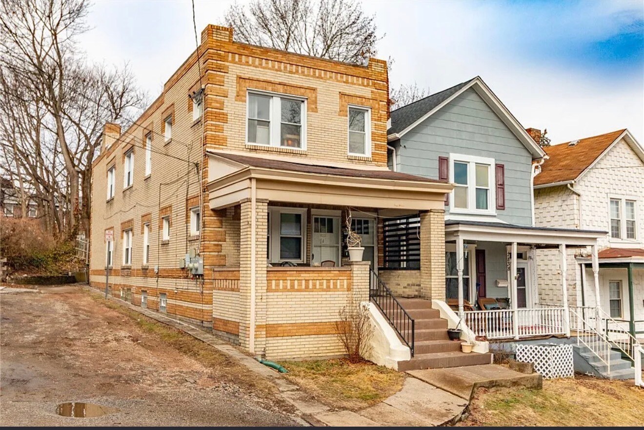 Building Photo - 2840 Dwight Ave