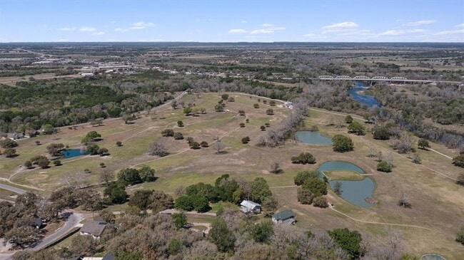 Building Photo - 312 Country Club Dr