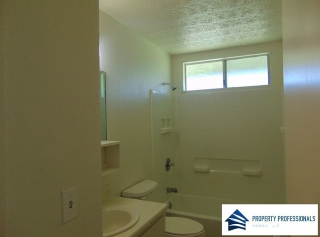 Building Photo - 3 bedroom in HPP