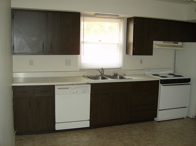 Kitchen - University Villa