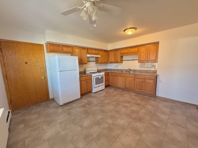 Building Photo - 7912 W Belmont Ave