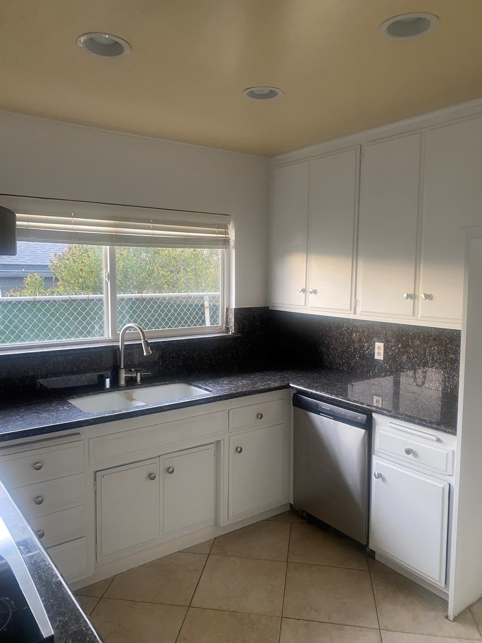Kitchen - 11318 Dona Lisa Dr