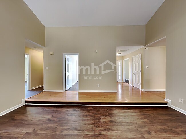 Building Photo - 601 Shiretown Ln