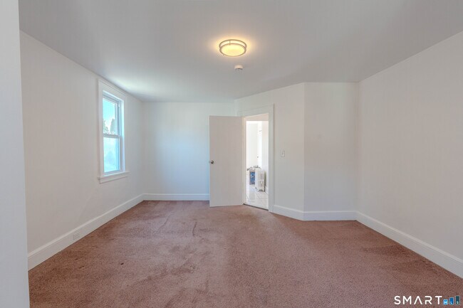 Building Photo - 2 Maplewood Terrace