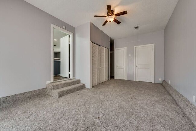 Building Photo - 1014 W Belden St