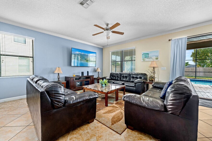 Building Photo - 1496 Moon Valley Dr