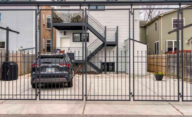 Building Photo - 4730 W Grace St