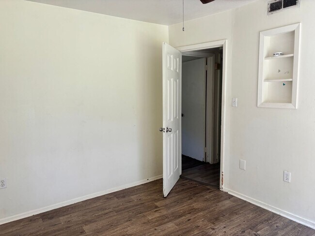 Building Photo - 2740 Teresa Dr