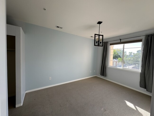 Master bedroom, view from door - 4100 Albion St