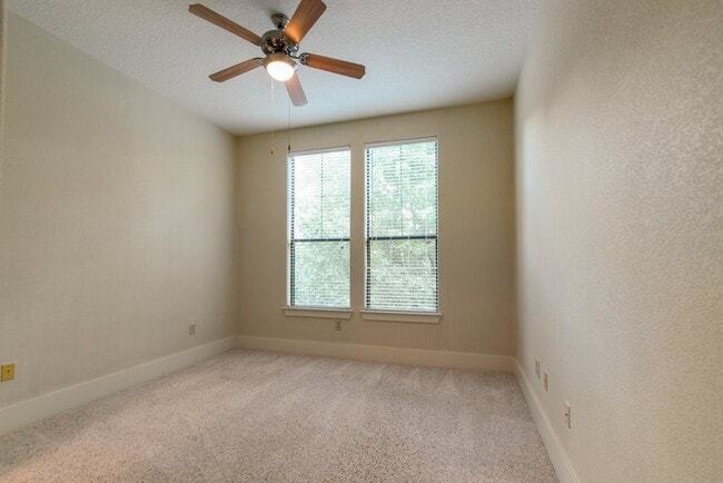 Building Photo - Green Hills/Belmont 2-Bed/2-Bath w/ Garage!