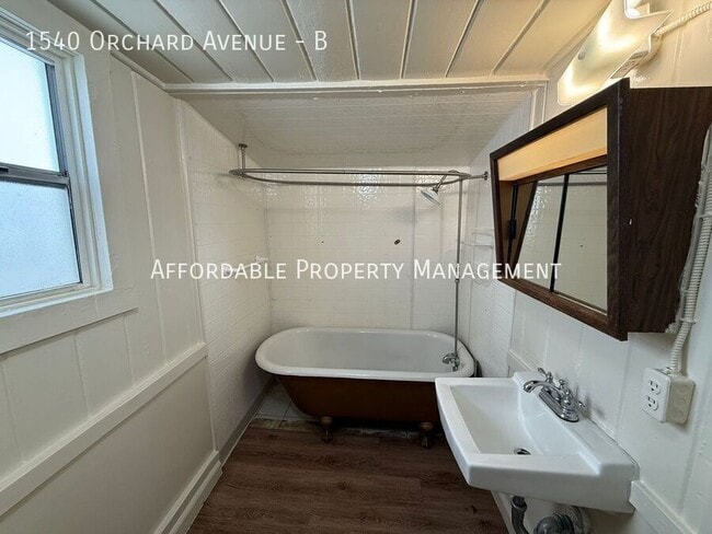 Building Photo - 1540 Orchard Ave